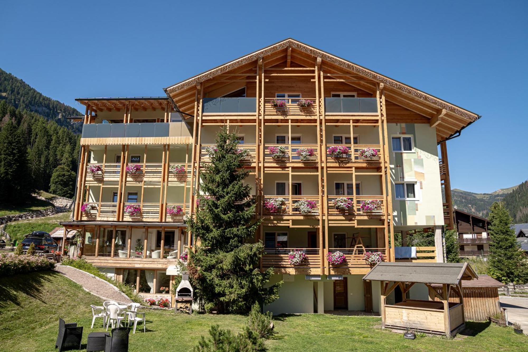 Albergo Garni Edy Canazei Exterior photo